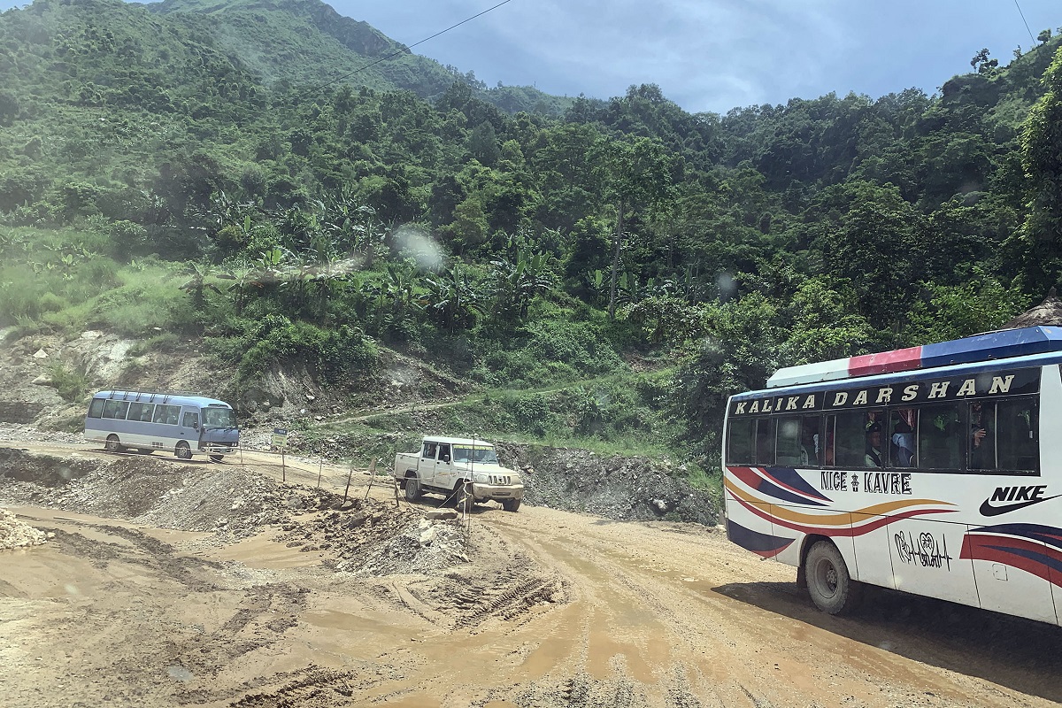 पानी पर्दा हिलो, घाम लाग्दा धुलो